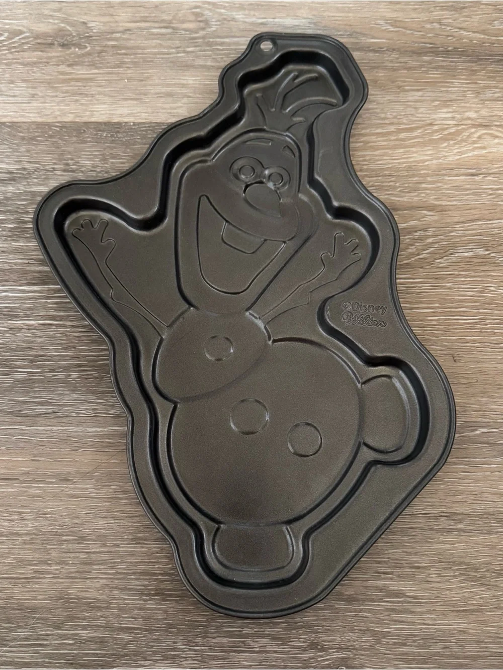 Wilton Disney Frozen Olaf Snowman Giant Cookie Pan Mold 12” x 8.5”
